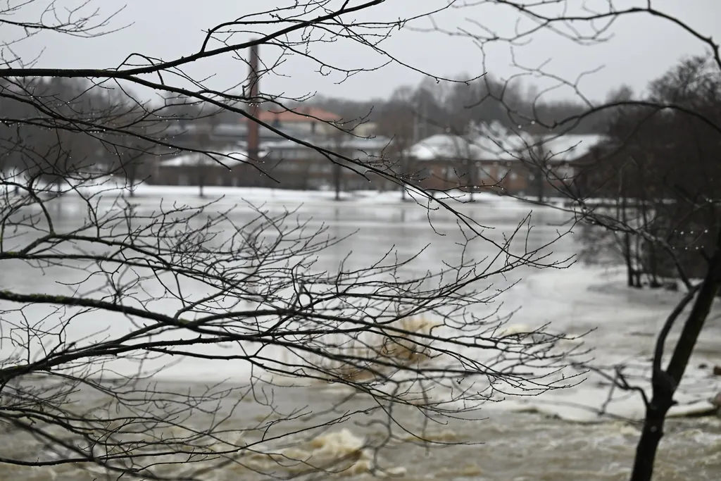 Sään lämpeneminen ja runsaat sateet ovat aiheuttaneet viime päivinä tulvimista.