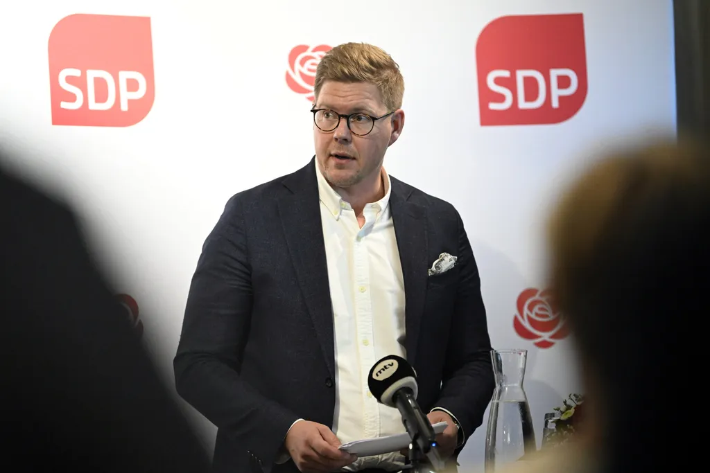 SDP:n kannatus nousi 1,9 prosenttiyksikköä 22,3 prosenttiin. Kuvassa puheenjohtaja Antti Lindtman.