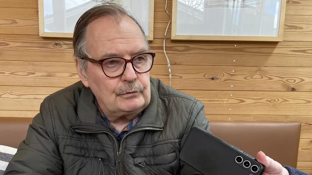 Niemi on jo eläkkeellä, mutta jatkaa kirjoittamista. Kuva: Raumaplus